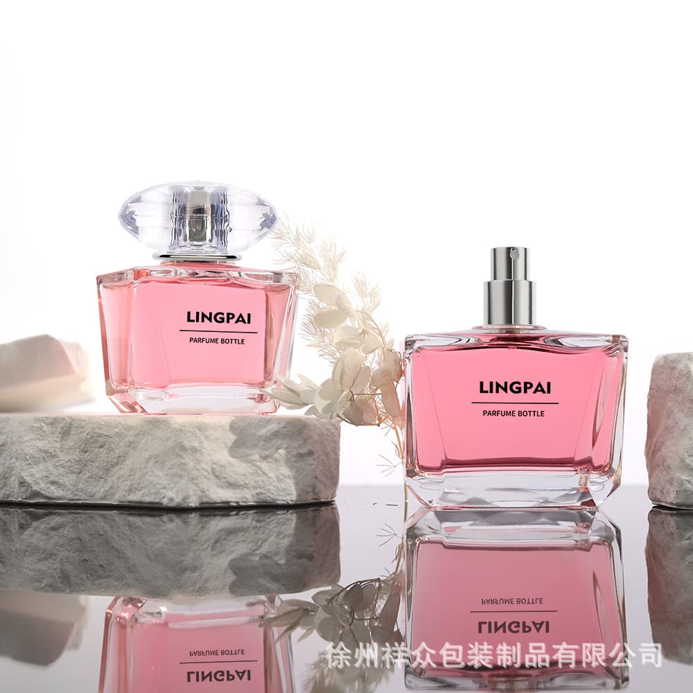 High-end transparent perfume bottle with spray nozzle, mist sprayer, labelable, empty glass bottle, similar to Versace Crystal Noir series