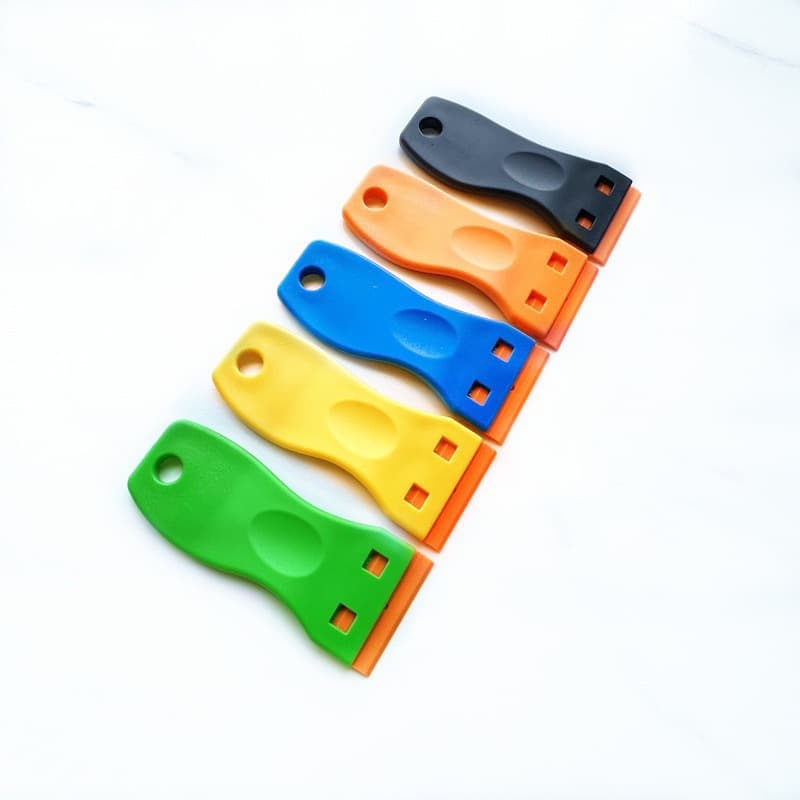 Multi-functional cleaning scraper, stain removal plastic small scraper, adhesive removal knife, car specialized tool factory wholesale.