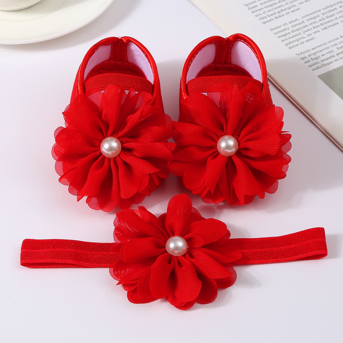 Bestselling children's headbands and baby shoes in Europe and America: multi-layered chiffon floral elastic headbands with non-slip fabric soles, princess shoes for infants.