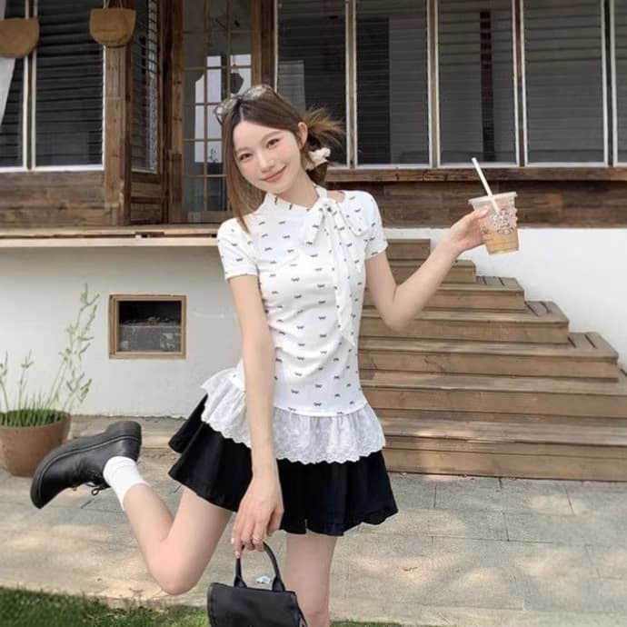 Korean Sweet White Bow Tie Short Sleeve T-Shirt for Women Summer Fitted Lace Hem Unique Age-Defying Top