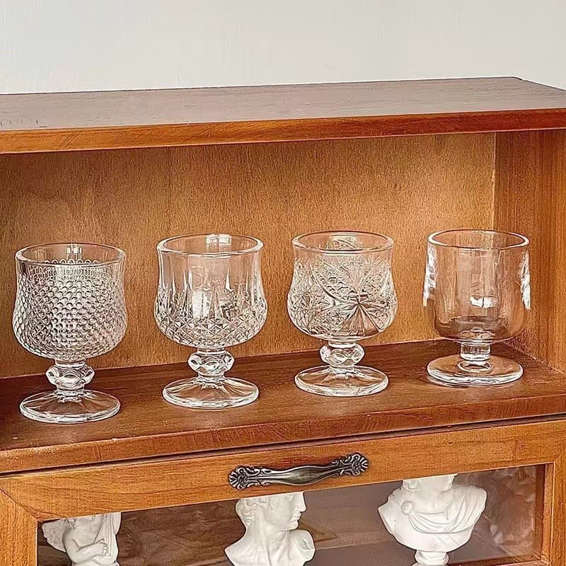 Creative retro engraved glass, mini fruit wine cup, exquisite high-footed liqueur cup, high-looking small wine cup, one-cup cup