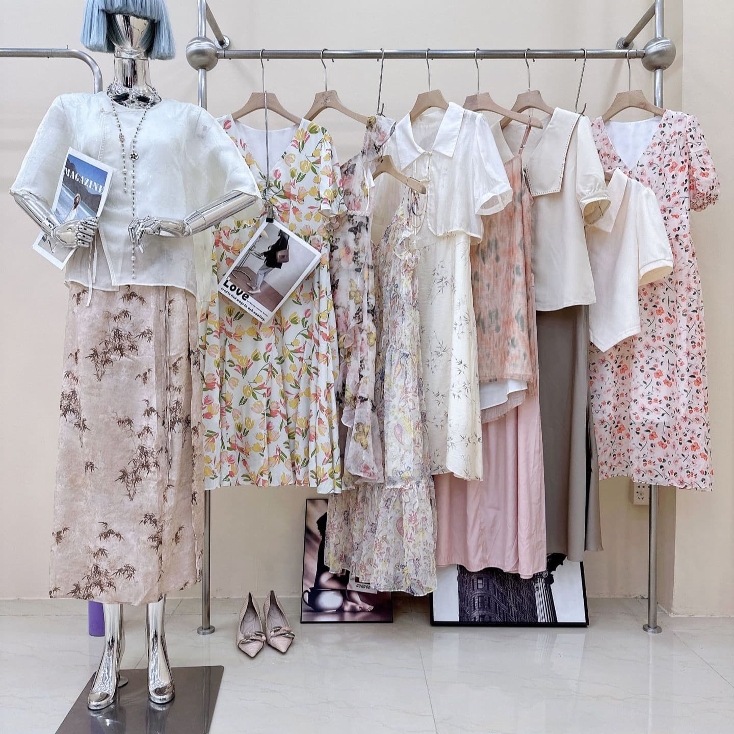 Brand clearance stock, first-hand sourcing for women's clothing, final batch clearance, cut-label items, off-counter stock, unique pieces, factory surplus orders.