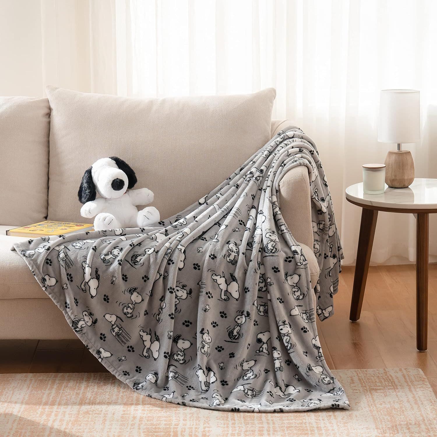 Cross-border Supply Flannel Blanket Cute Character Snoopy Long Plush Blanket Paw Print Gray