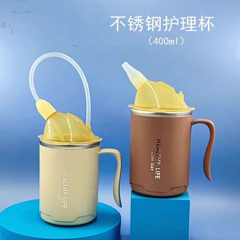 This is a nursing cup for bedridden patients, elderly people, pregnant women, postpartum women, and those who need to drink water while lying down. It is designed to prevent choking and leakage.