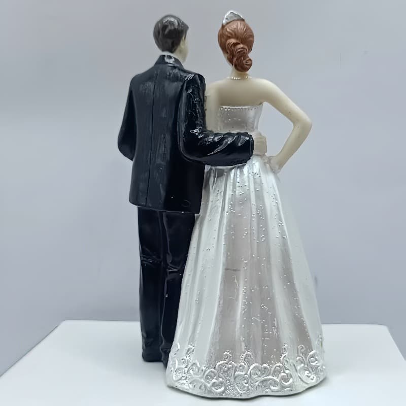 Western Wedding Bride and Groom Figurine Creative Ornament Home Desktop Decoration Cake Topper Resin Craft