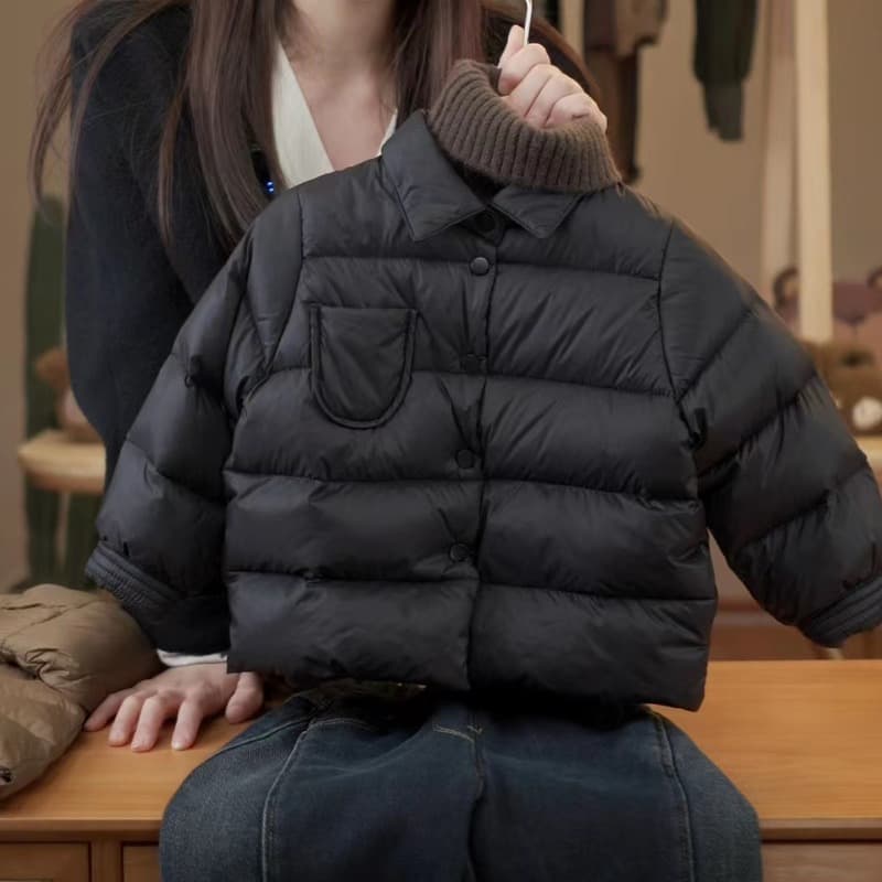 Children's down jackets, lightweight baby outerwear, boys' and girls' autumn and winter winter clothing with thickened inner lining, suitable for toddlers and young children.