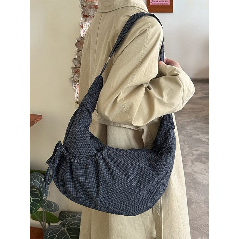 Korean style ins lazy style black and blue plaid croissant bag women's pleated canvas bag commuter shoulder crossbody dumpling bag