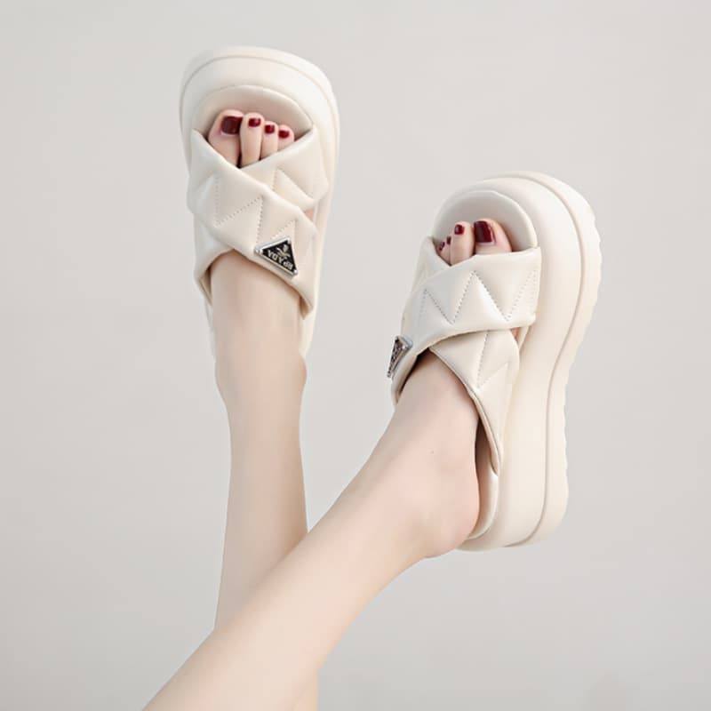 Thick Sole Anti-Slip Beach New 2025 Cross Strap Women's Sandals Summer Slippers Trendy