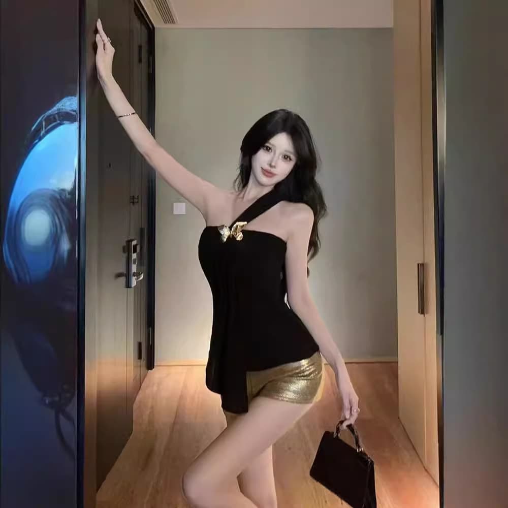 Pure and Sexy One-Shoulder Tube Top for Women Summer Fitted Design Short Black Backless Top Without Accessories