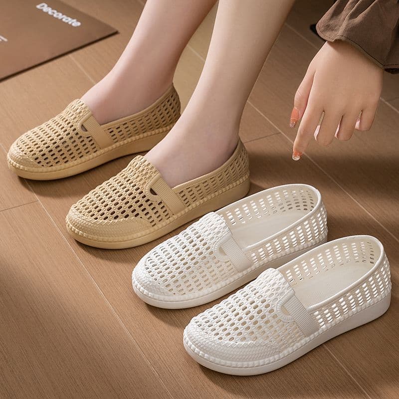 2024 New Women's Clog Sandals Summer Breathable Hollow Flat Shoes Fashion Casual Soft Sole Slippers for Women