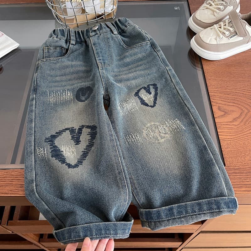 Girls' jeans spring and autumn 2026 new style fashionable children's straight-leg pants with love embroidery wide-leg pants