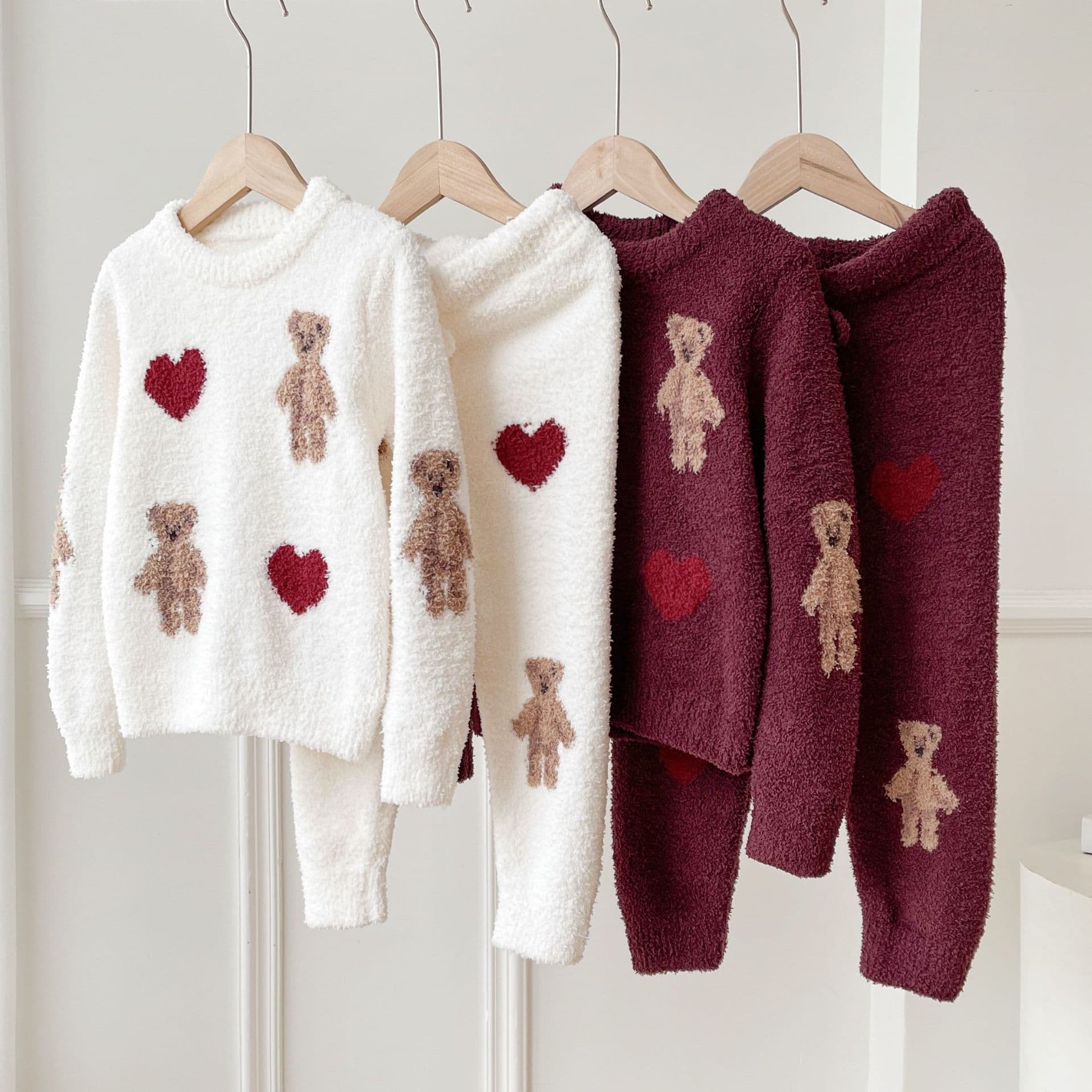 New GP Autumn/Winter Cute Soft Family Matching Christmas Love Bear Women's Pajama Set Wholesale
