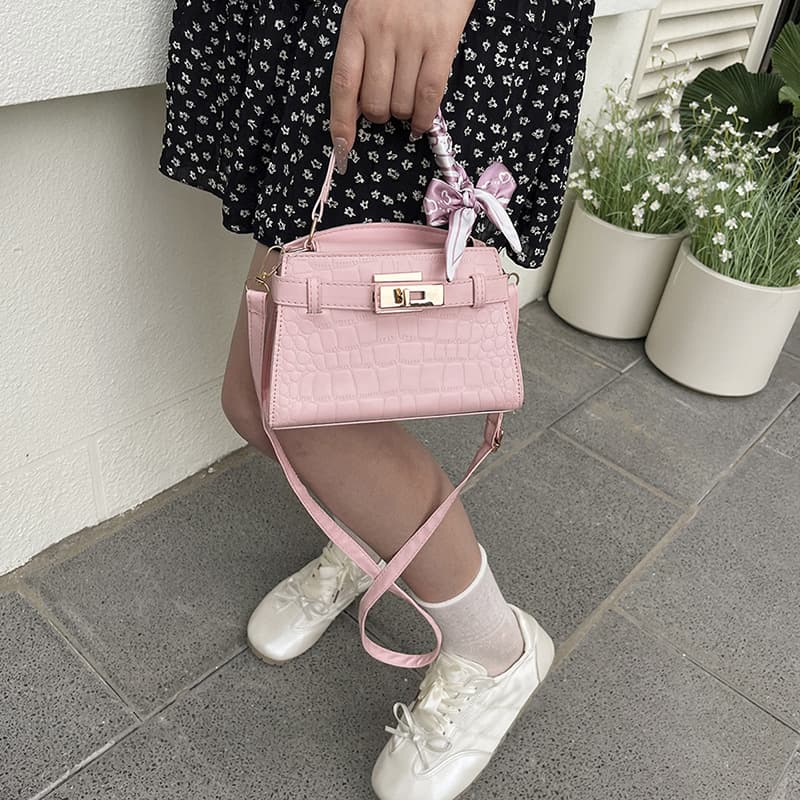 Trendy Crossbody Bag for Women 2026 New Style Fashion Commuter Small Square Bag Versatile Shoulder Crossbody Handbag Wholesale