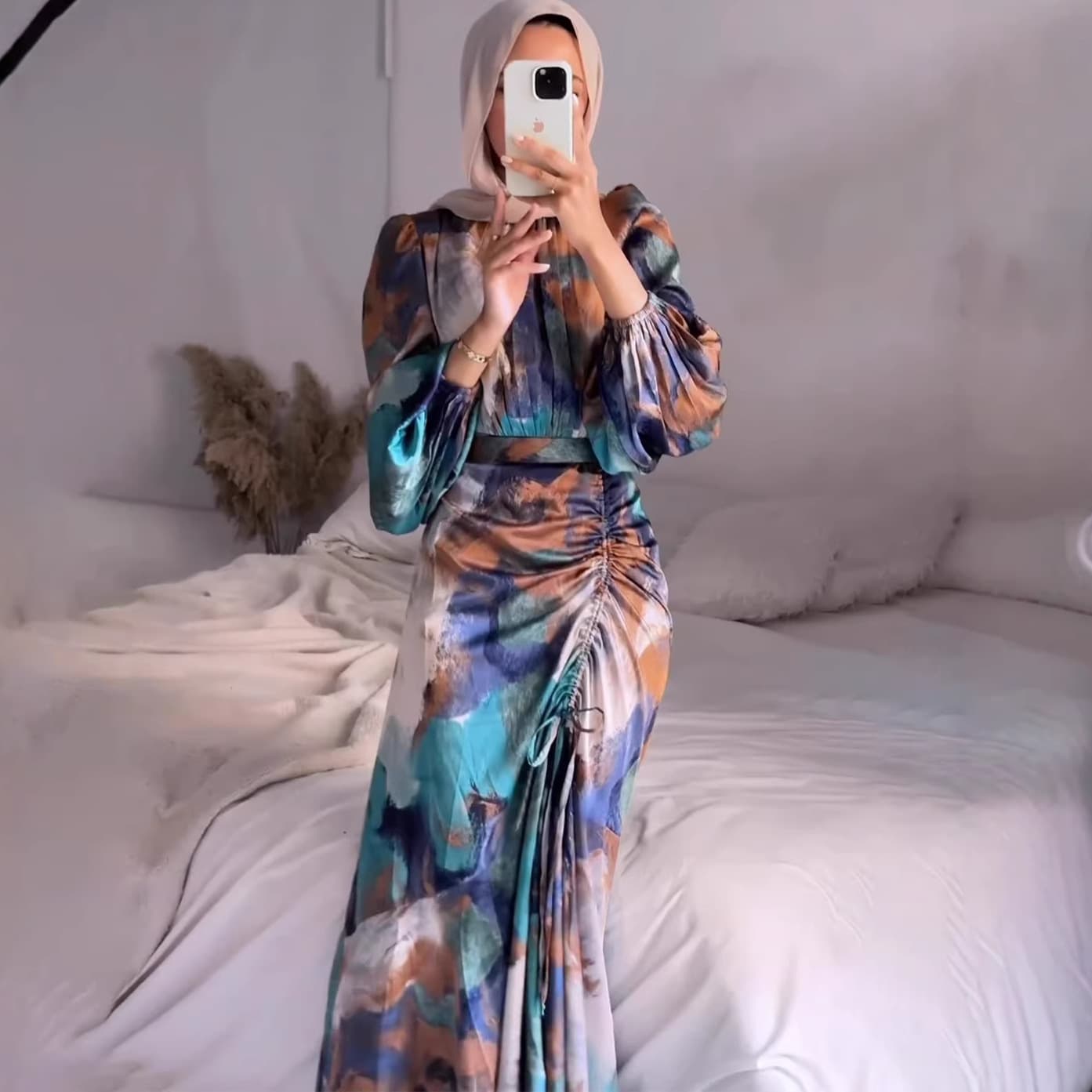 2024 Waist-Cinching Long-Sleeved Exotic New Amazon Autumn Style Mid-Length Dress for Women with Slimming Pleats