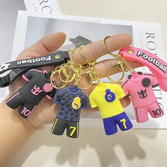 Barcelona Messi Juventus Ronaldo jersey keychain Paris Chelsea Tottenham AC rice PVC keychain manufacturer customized