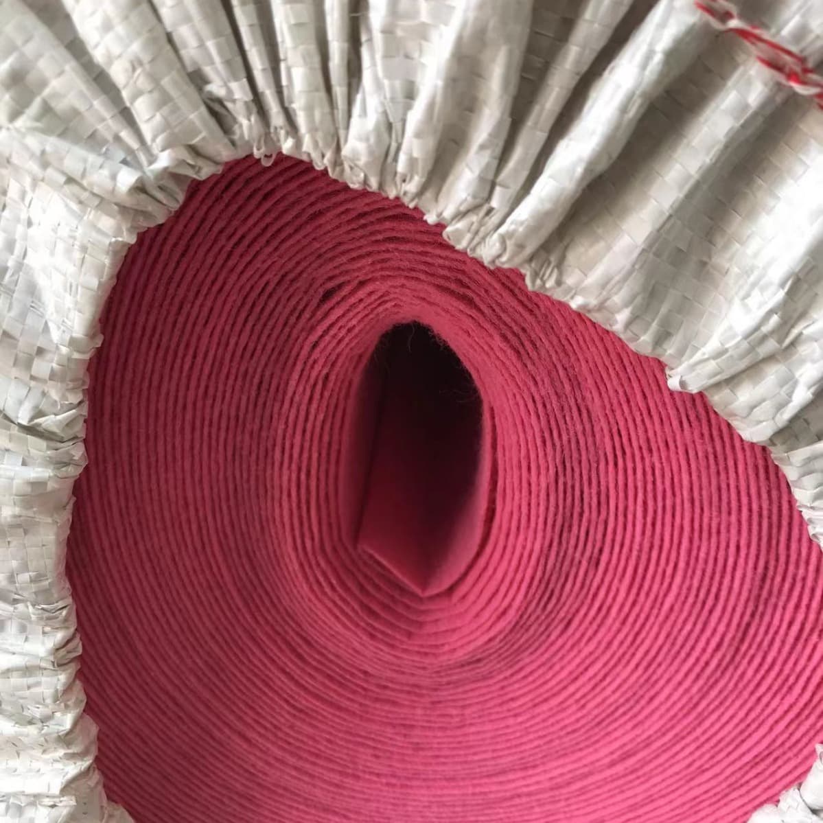 Disposable pink carpet for celebrations, openings, red carpets, exhibition mats, wedding red stage carpets