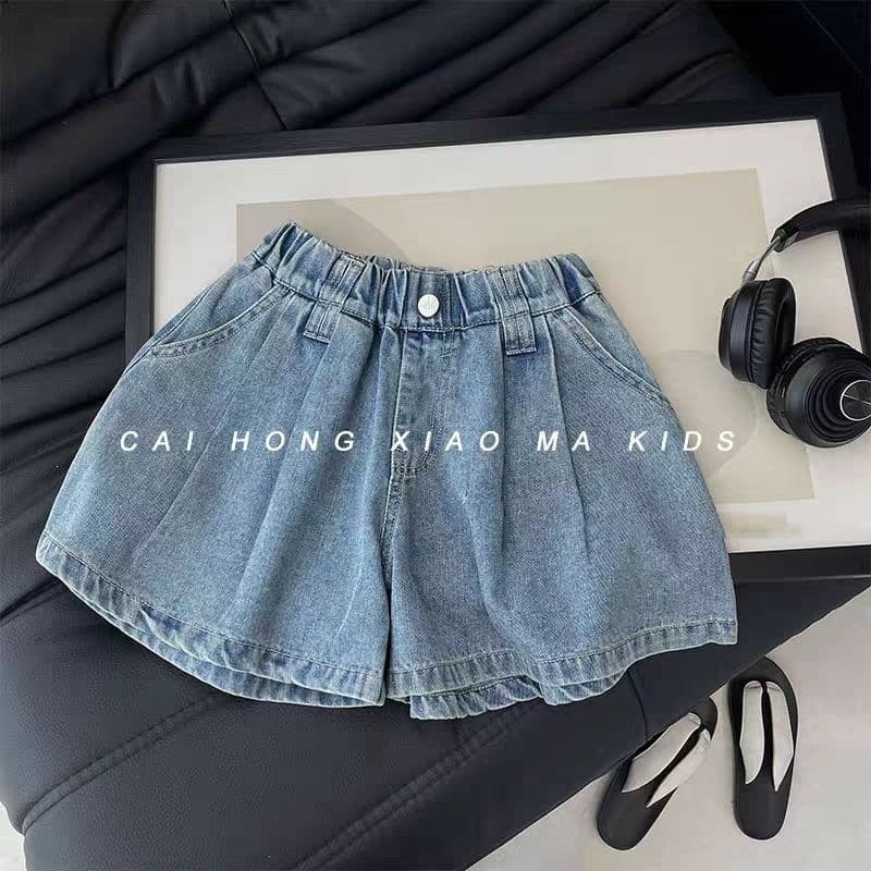 Korean children's clothing, girls' pants, 2026 summer new style, soft and waxy denim shorts for little girls to wear outside, versatile culottes, trendy