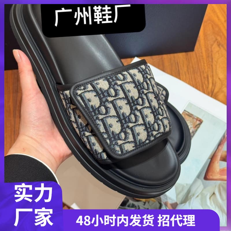 Guangzhou Shoe Factory 2025 Summer Slippers Soft Sole One-word Rhinestone Non-slip Pancake Outerwear Fashion Thick Sole Beach