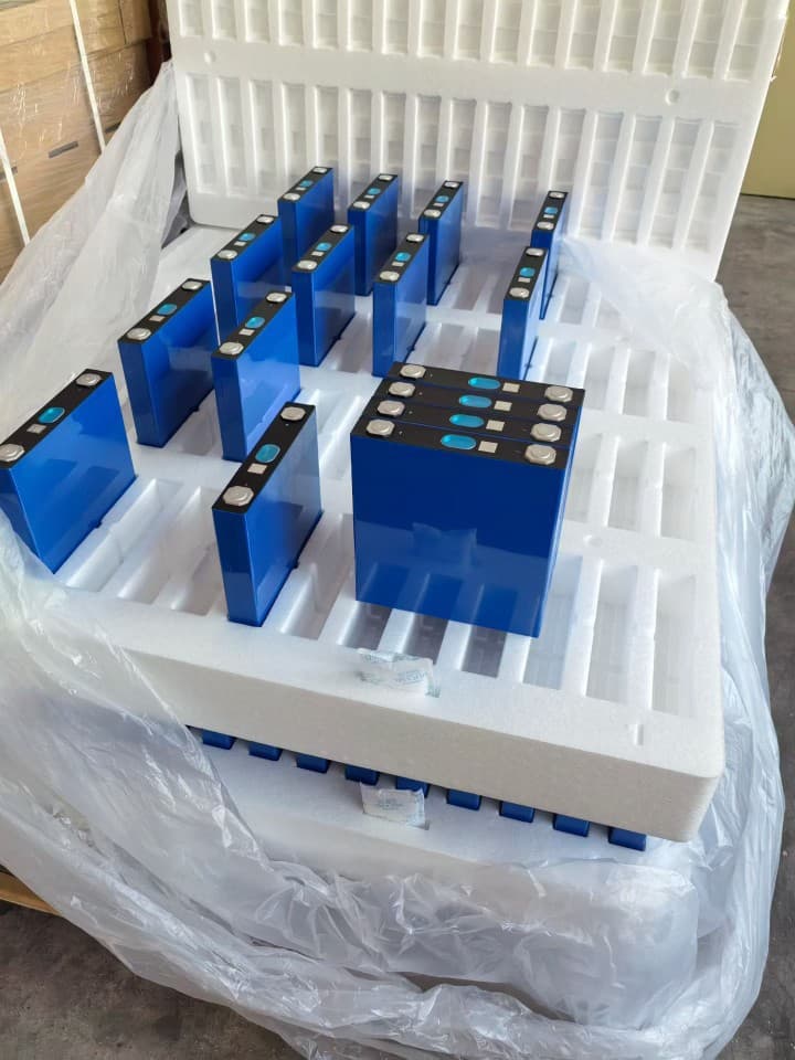 Yiwei 206An iron lithium 3.2V new aluminum shell power battery electric vehicle low-speed vehicle solar energy storage power supply