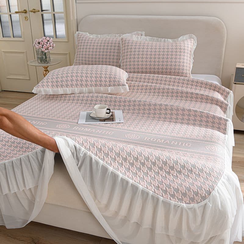 Summer Ice Silk Mat Three-Piece Set Bed Skirt Style Machine Washable Lace Ice Bean Mat Air Conditioning Soft Mat