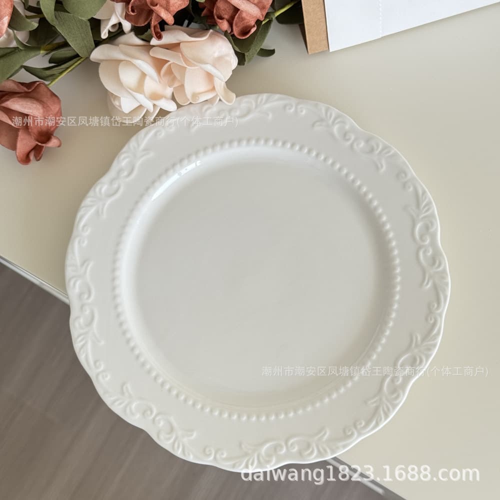 Luxury European Embossed Lace Decorative Plate Pure White Embossed Ceramic Plate Wedding Banquet Table Setting Dinnerware Gift