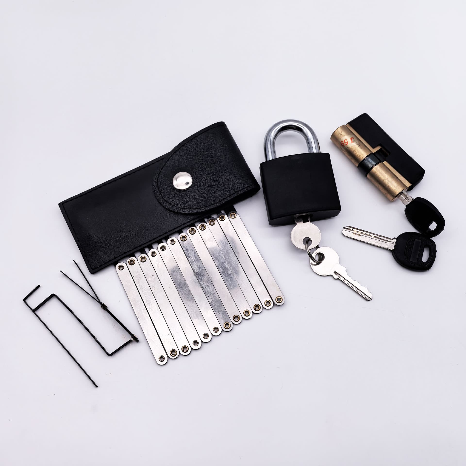 17-piece locksmith tool set for export and lock repair.