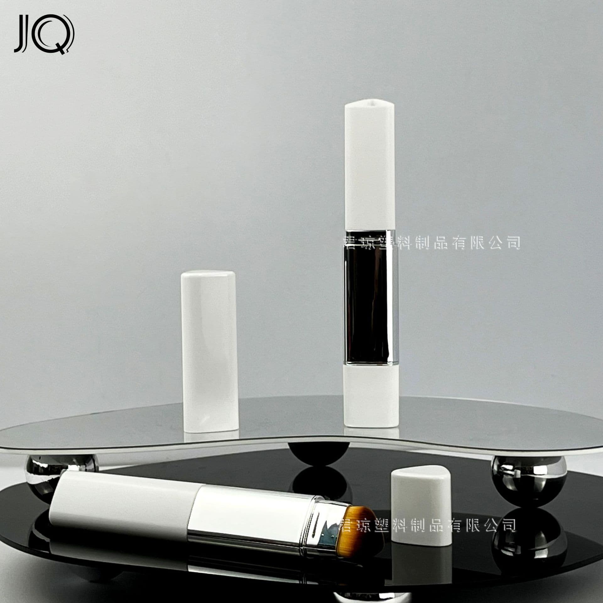Factory In-Stock Supply Triangular Single/Dual-Ended with Brush Triangular Foundation Stick Concealer Contour Foundation Stick Packaging Wholesale