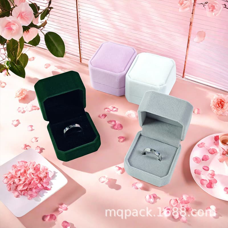Velvet ring box octagonal ring box wholesale velvet ring box jewelry packaging box velvet ring box multi-color box