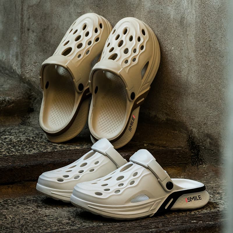 Men's EVA Clog Sandals Summer Indoor Outdoor Anti-Slip Thick Sole Cloud-Like Feel Medical Surgery Room Unisex Beach Shoes