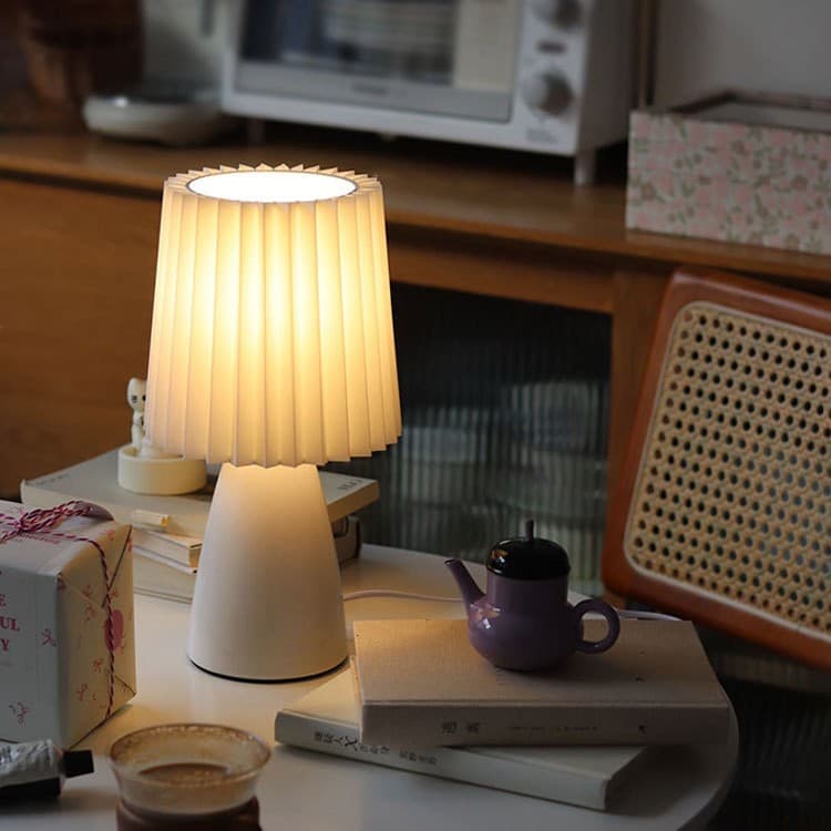 Pleated milkshake table lamp Nordic light luxury design bedroom bedside night light simple warm atmosphere lamp decorative table lamp