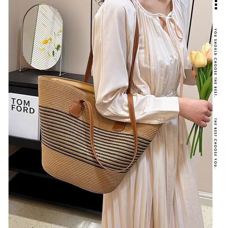 Elegant Wicker Straw Basket Bag Women's Summer Vine Weaving Tote Bag Artistic Beach Shoulder Bag Bucket Shape Zipper Opening