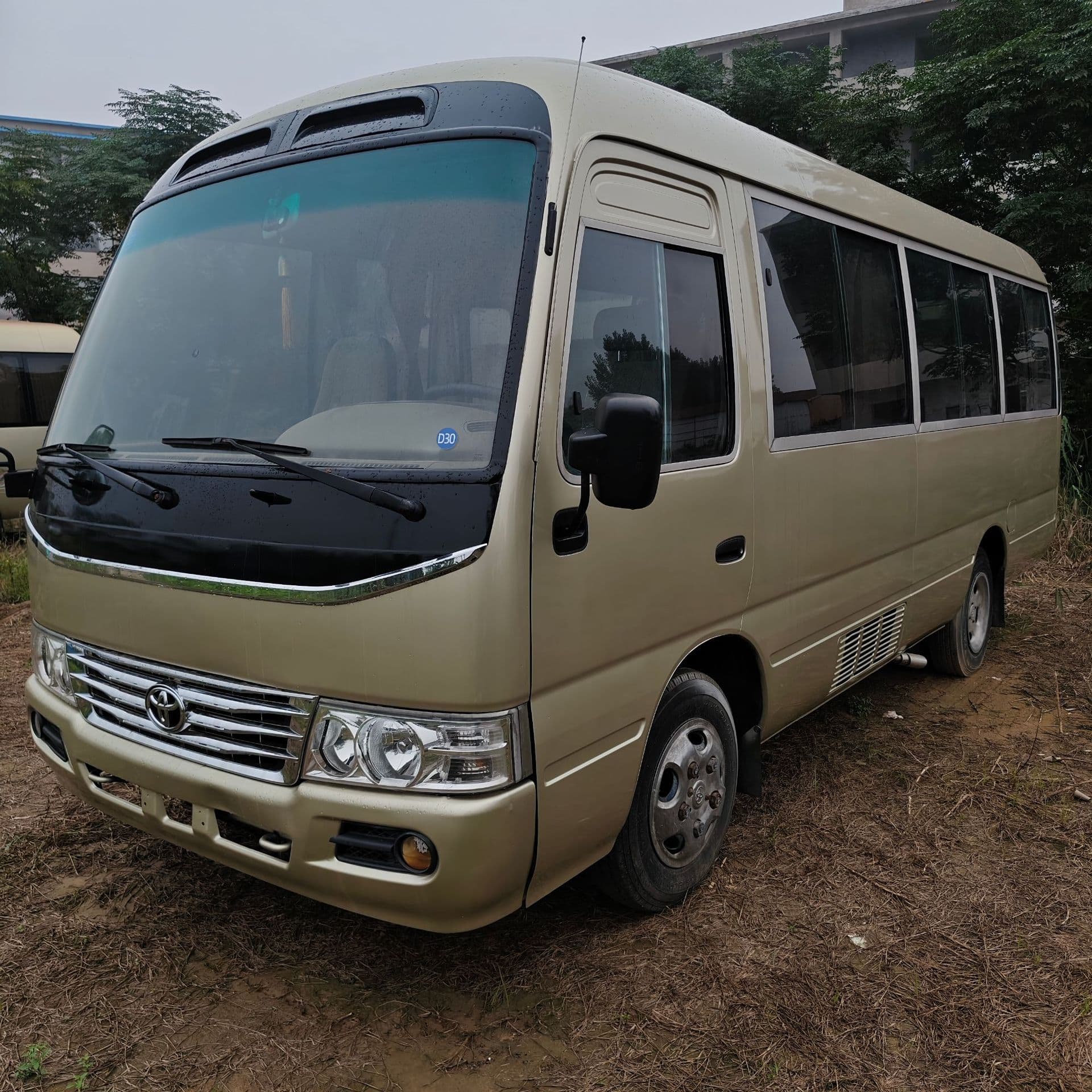 Used Coaster Comfortable Driver Cabin Luxury 19-23 Seater Bus Business Tourism Specialized Small-Medium Bus