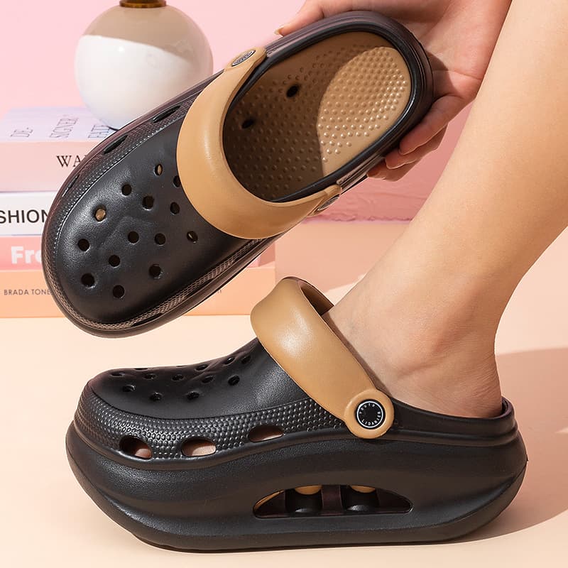 Women's Thick-Soled Clog Sandals, New Anti-Slip Beach Platform, Elevated Toe-Covered Slippers for Summer Outdoor Wear
