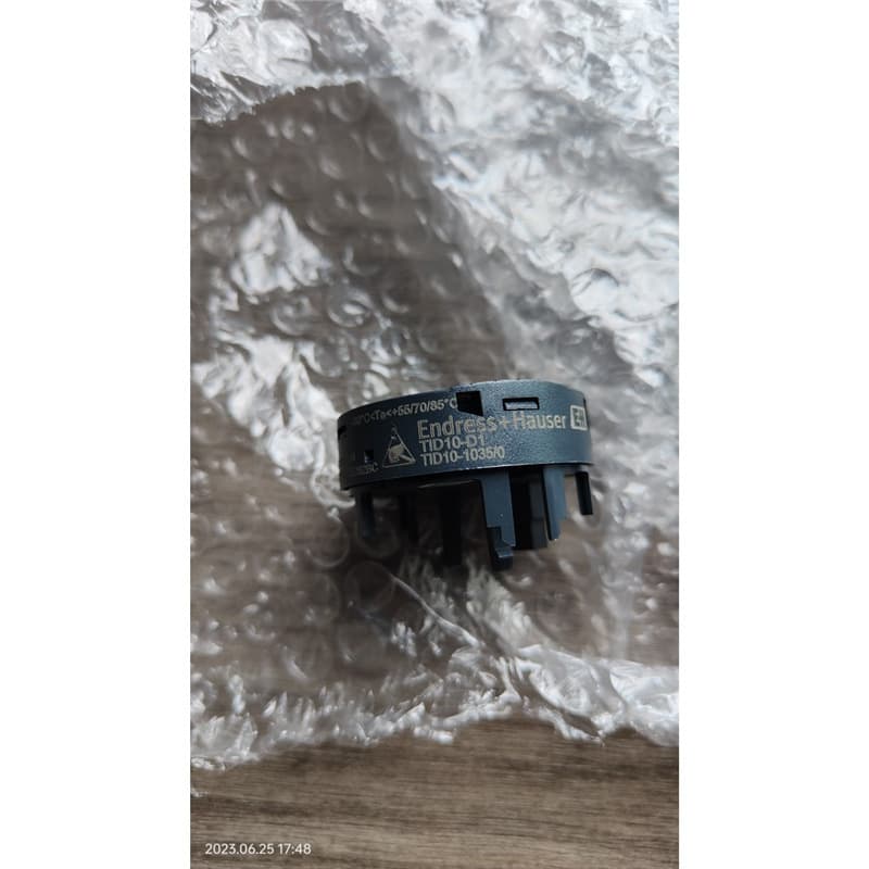 New Batch Brand New! E+H Temperature Transmitter TMT82, E+H Temperature Transmitter Display Module TI Negotiable