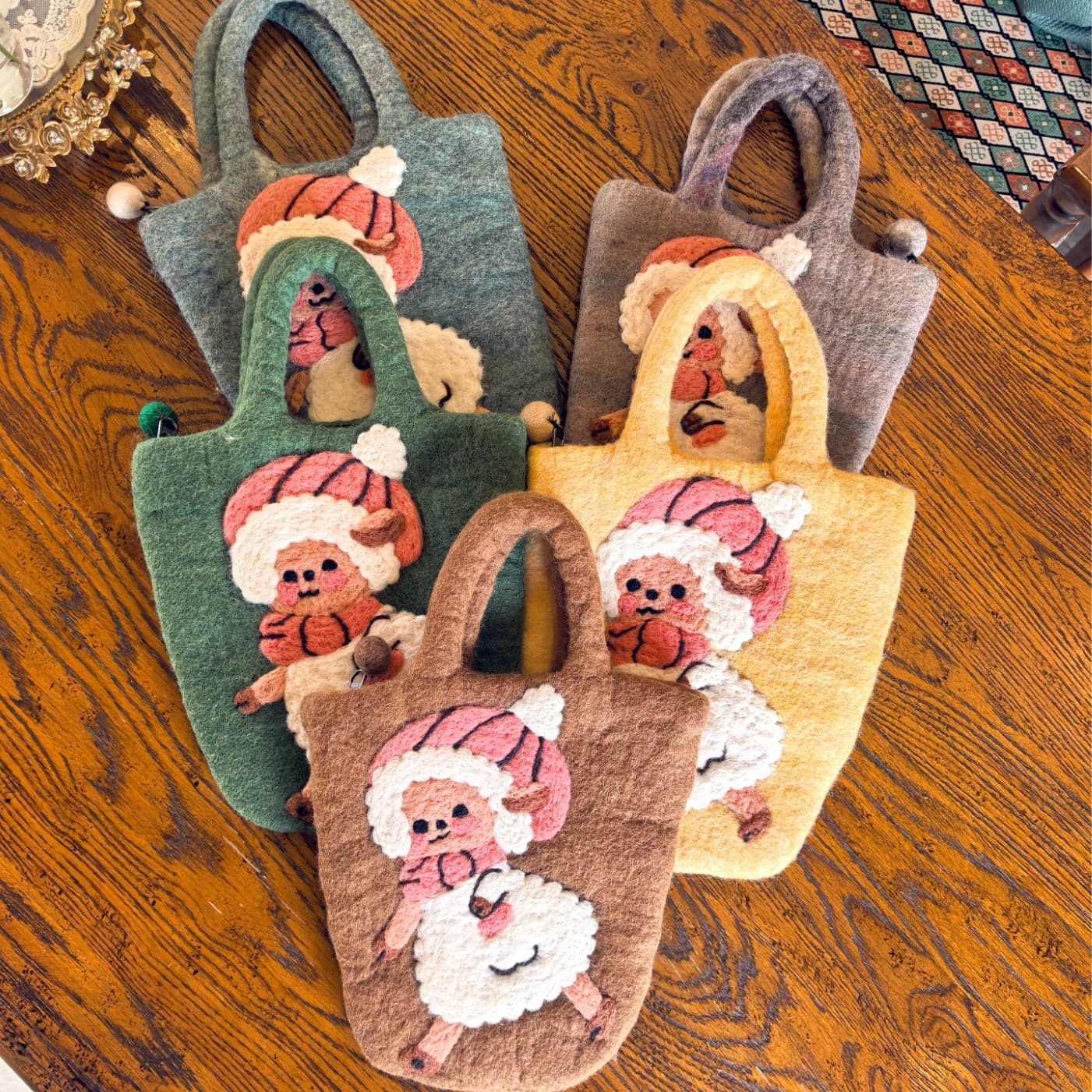 Nepal factory first-hand supply hand-crocheted puffs hand-crocheted wool felt handbag shoulder bag