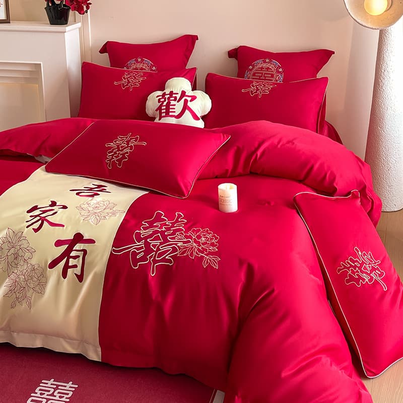 Wedding bedding set of seven pieces including four-piece set with quilt and pillow cores, festive dowry quilt complete set in high-end red.