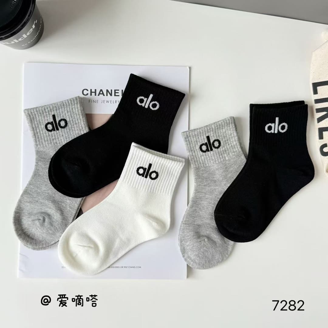 Aidida children's socks autumn and winter new trendy brand letter mid-tube socks combed cotton boys' sports socks boneless children's socks