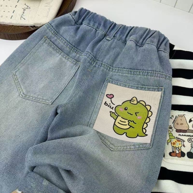 Pocket soft jeans for boys and girls 2026 new autumn children's versatile trousers for small and medium-sized children to wear loose trousers
