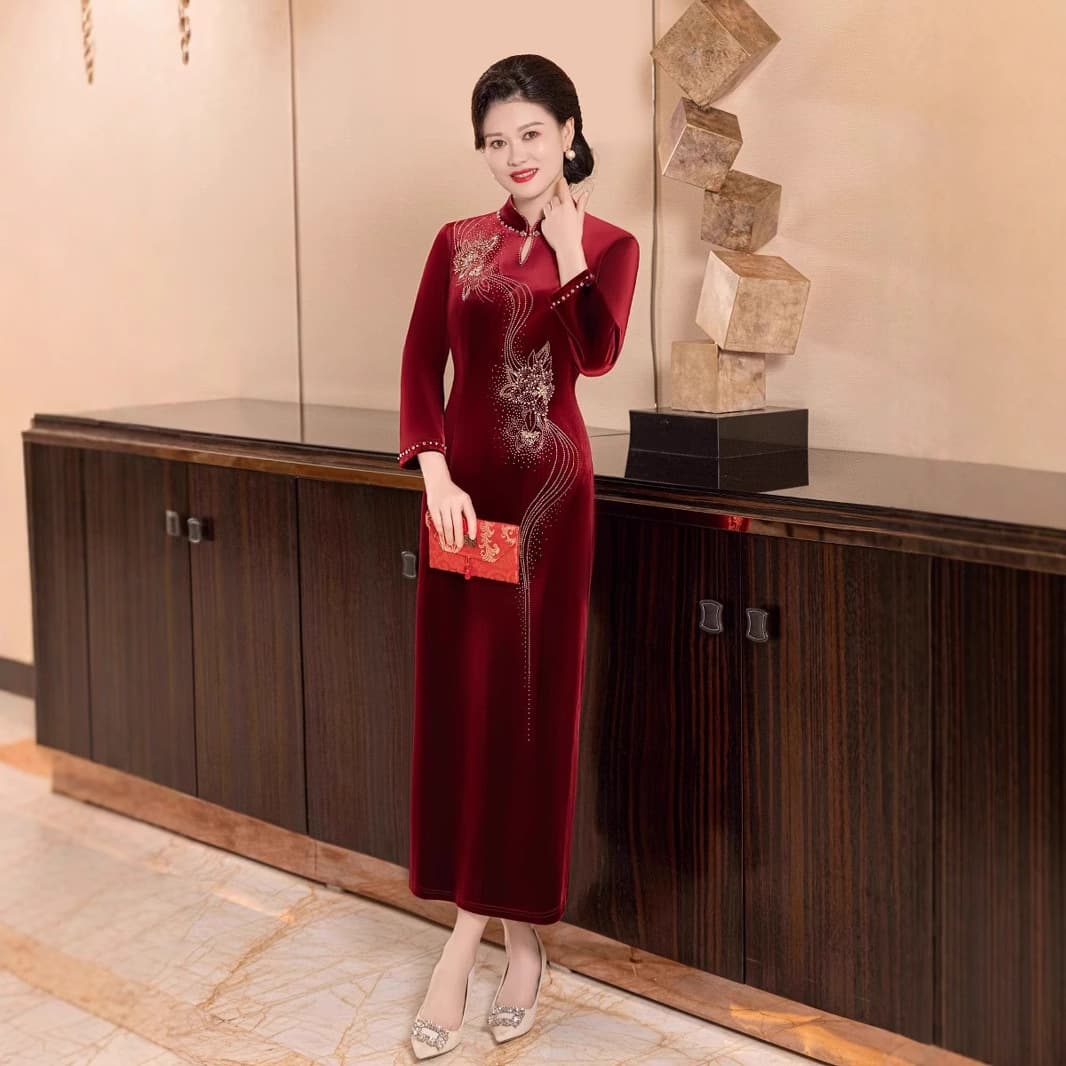 Wedding Mother's Dress, Elegant Long-Sleeve Cheongsam for Young Mothers-in-Law, Wedding Banquet Cheongsam Dress