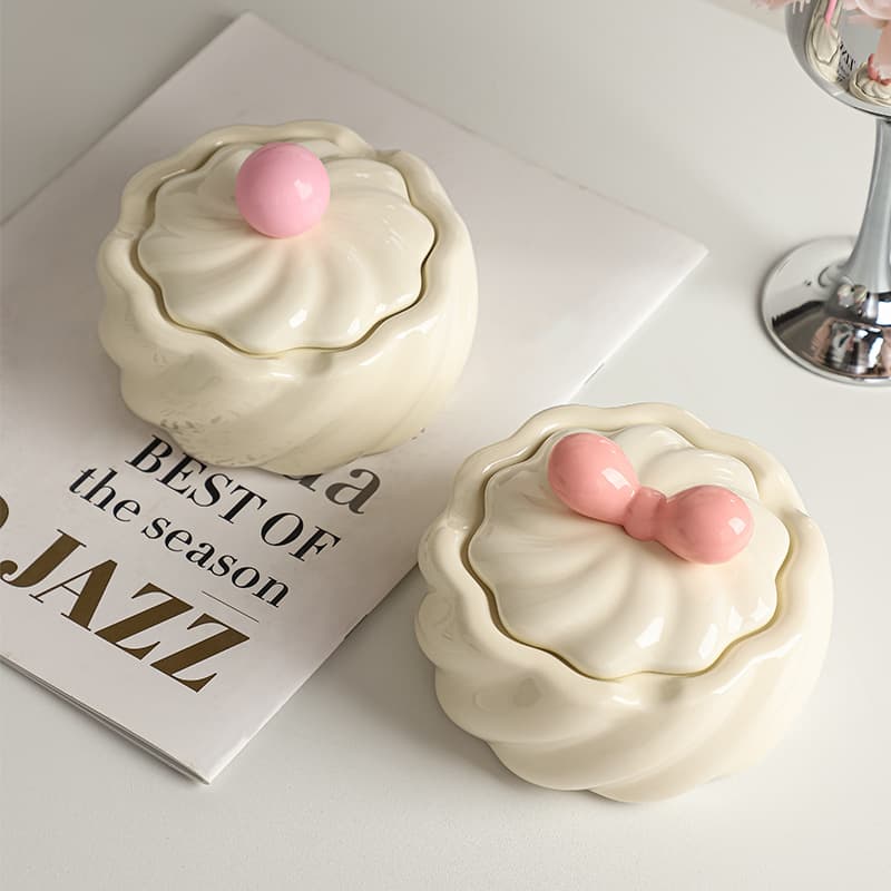 Creative Ceramic Ashtray with Lid, Anti-Ash, Cute Home Coffee Table Decoration, Ins-Style Premium Ashtray