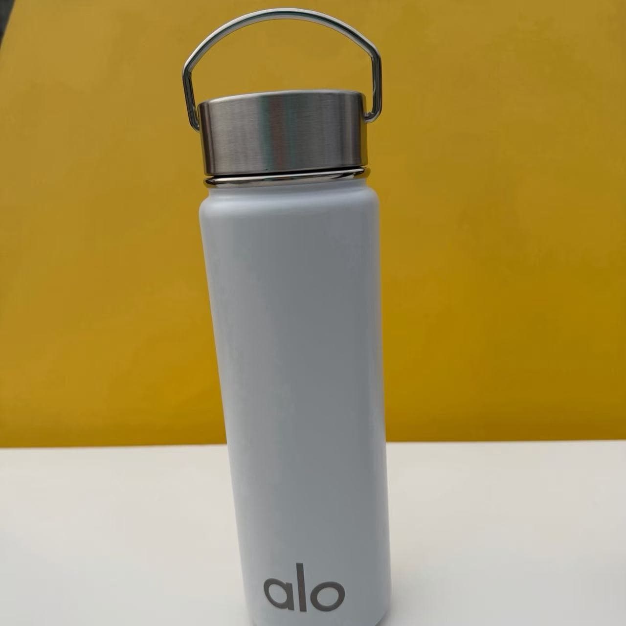 New alo Water Bottle Insulated Cup Outdoor Stainless Steel Sports Water Bottle Portable Handle Cup with Custom LOGO