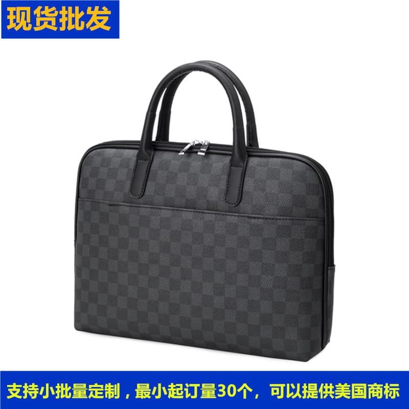 This handbag is suitable for women with 13.3/14/15-inch laptops, and features an A4 paper size. It is waterproof and scratch-resistant.