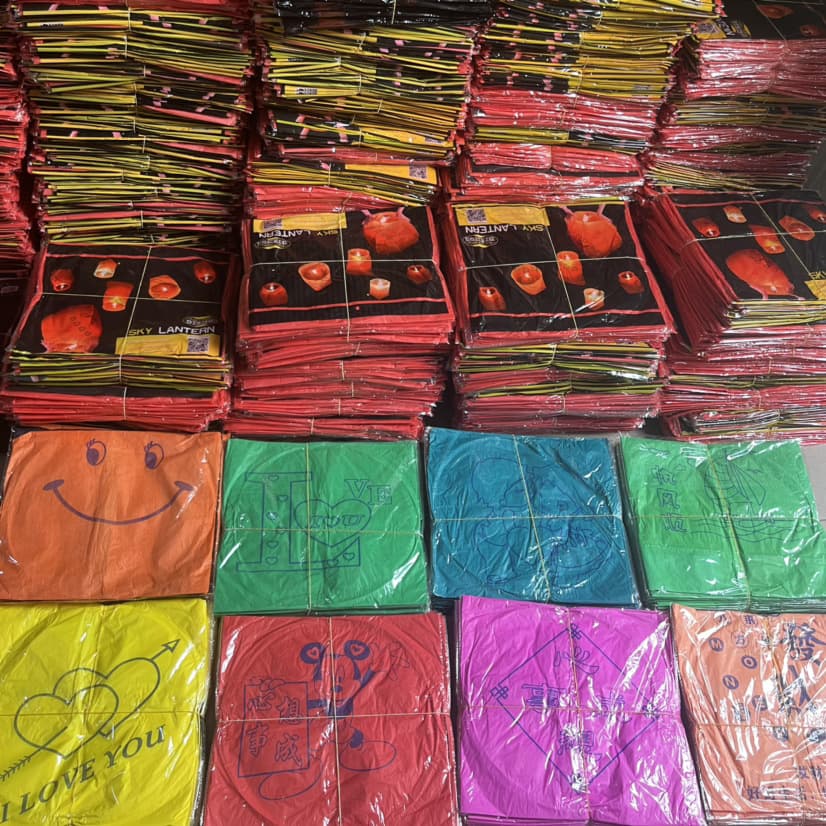 Manufacturer's extra-large Thai sky lanterns for the Water Festival, thickened and enlarged, flame-retardant outdoor sky lanterns.