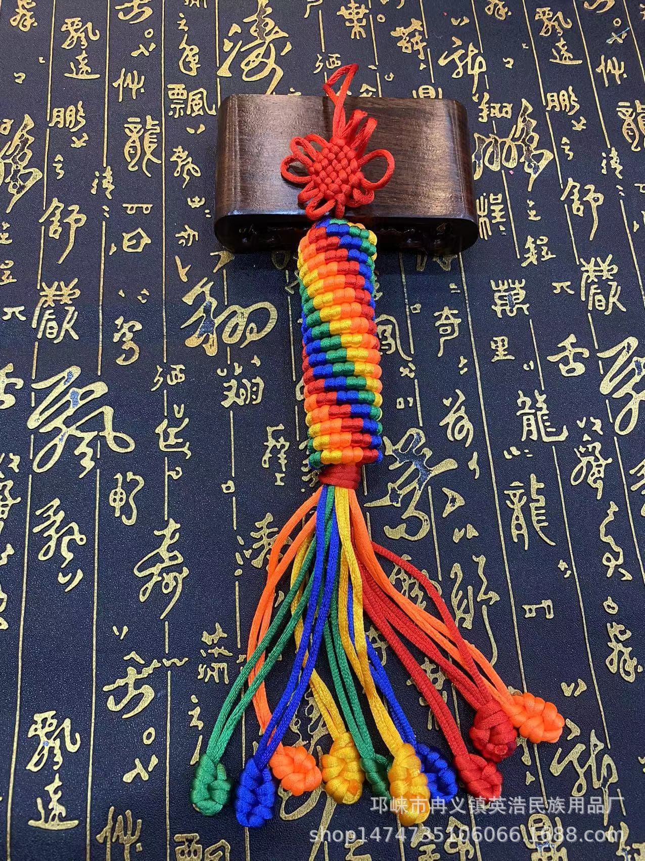 Tibetan-style colored thread hand-woven eternal knot, five-colored silk thread prayer wheel knot.
