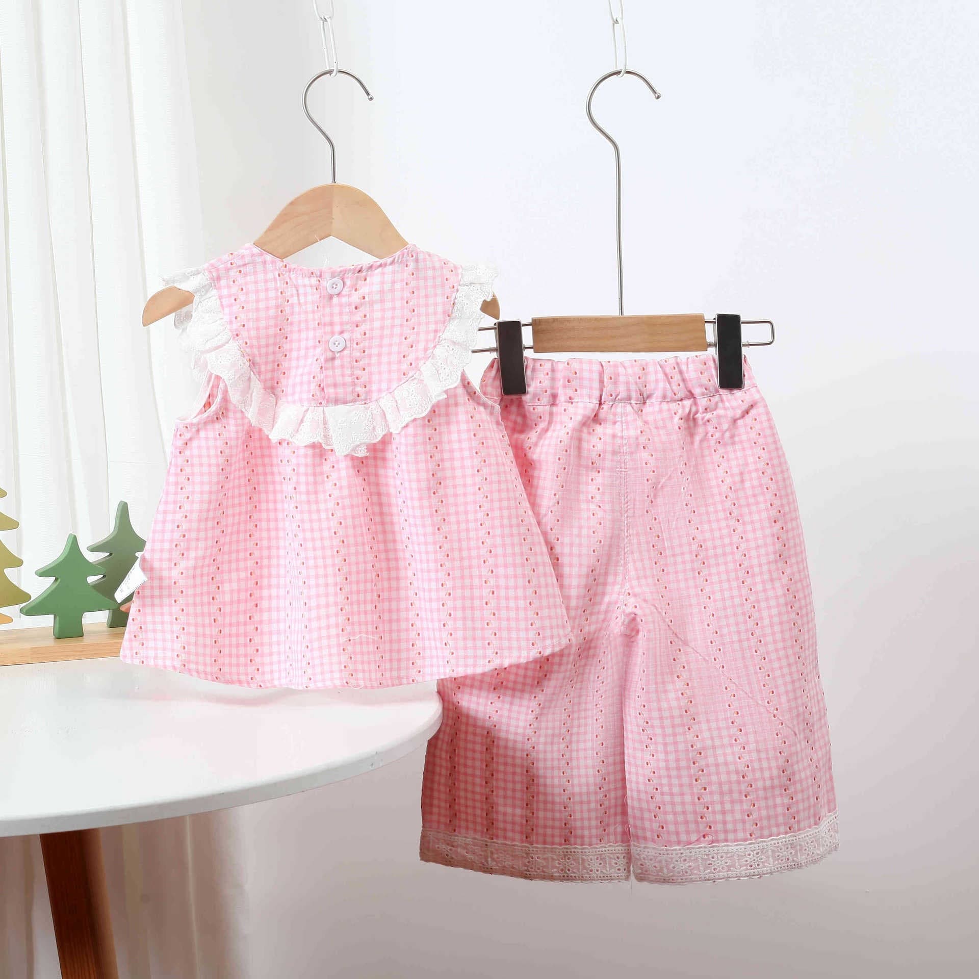Girls' Summer New Outfit Set Sweet and Cute Baby Girl Sleeveless Plaid Lace Top Cropped Pants Stylish Two-Piece Set