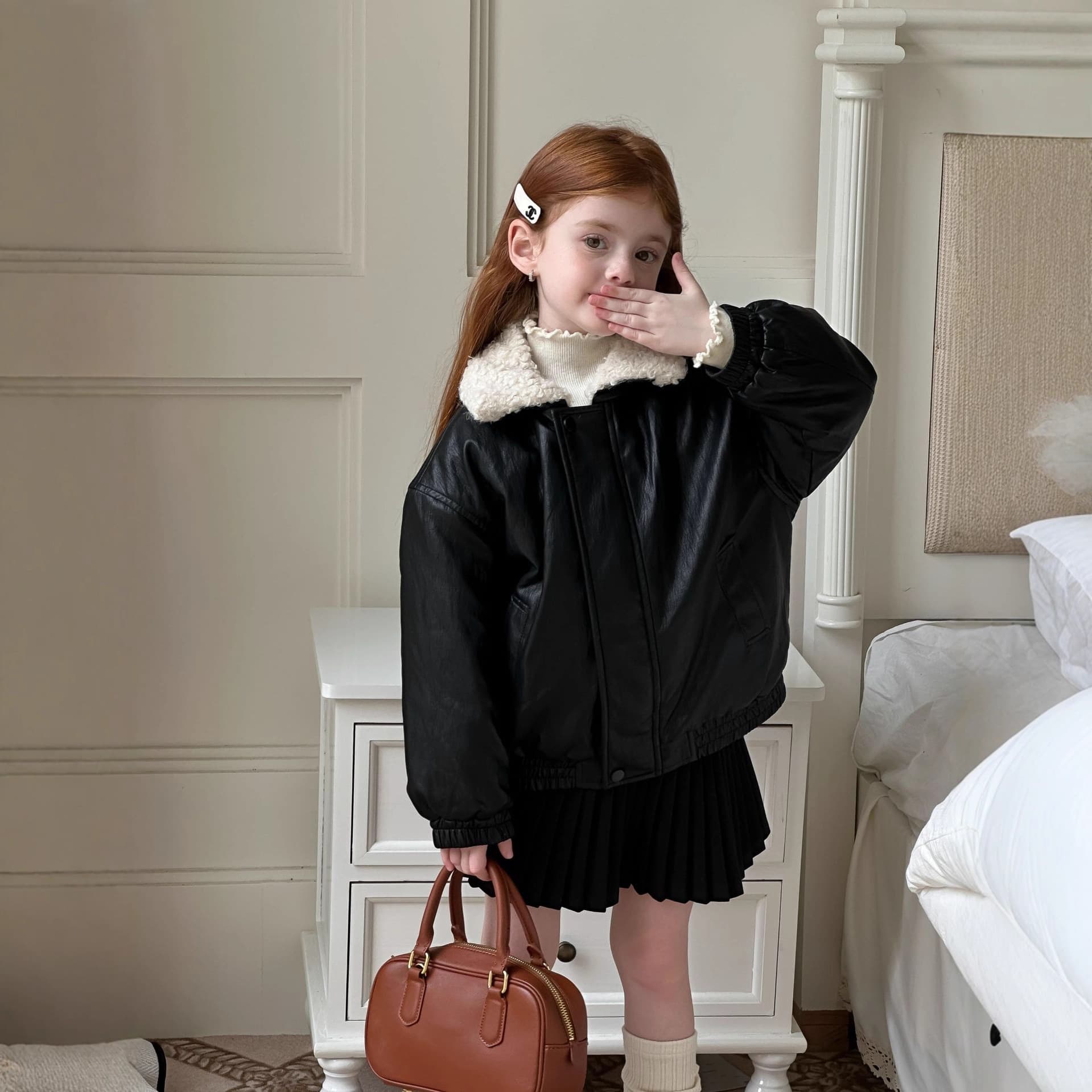 Girls' quilted leather jacket, 2025 winter new style, thickened windproof and warm PU leather coat, baby fur collar cotton coat