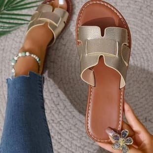 European and American Large Size Solid Color Classic Round Toe Flat Slippers for Women, 2025 Summer New Beach Slippers