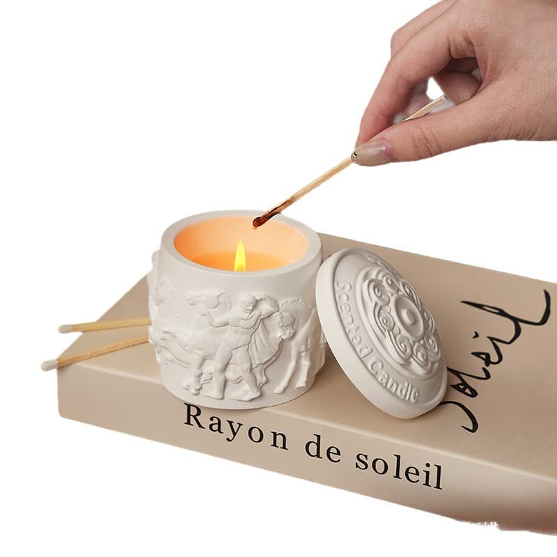 Relief Knight Aromatherapy Candle Niche Fragrance Smokeless Soy Wax Scented Candle for Bedroom Romantic Literary Birthday Gift