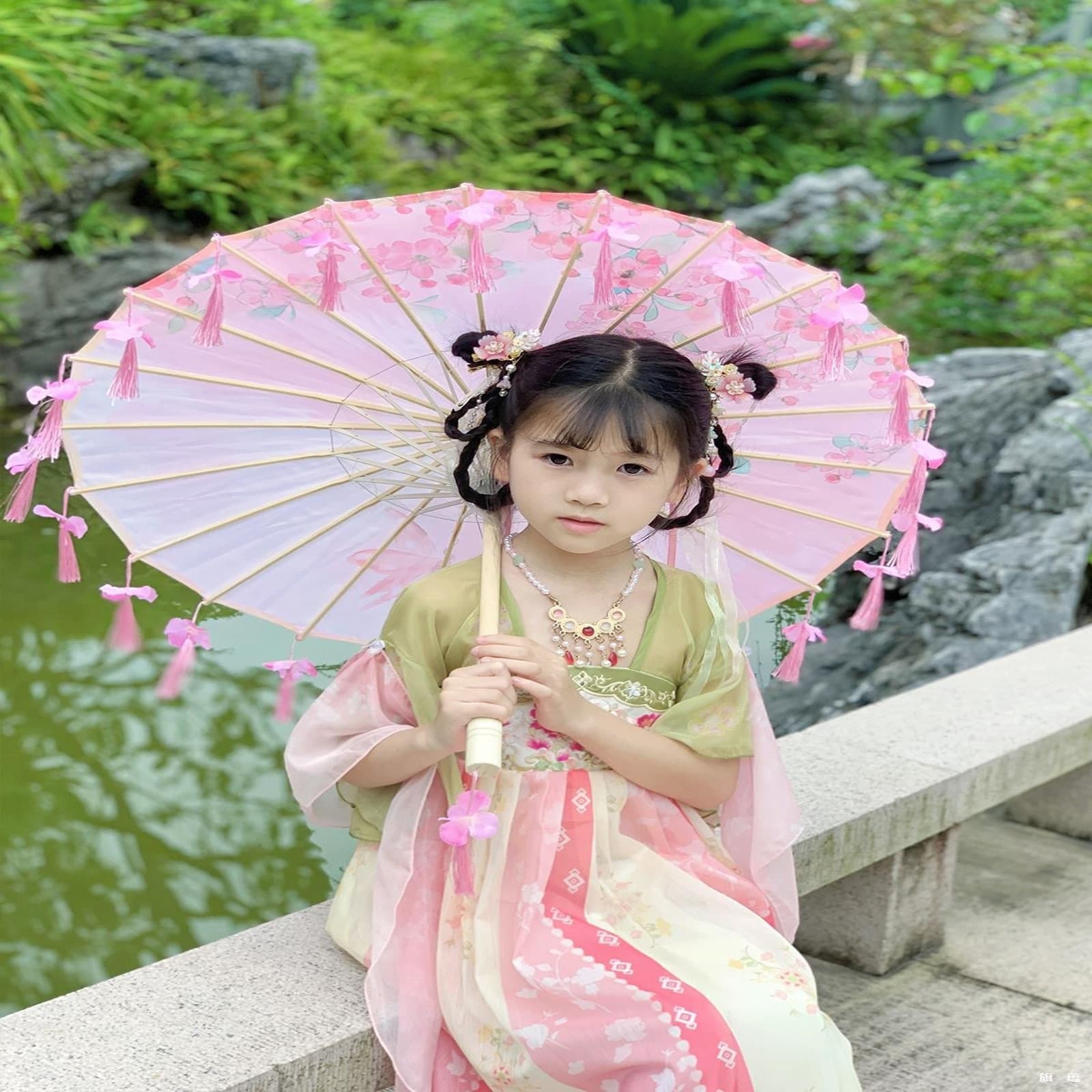 Small Children's Petal Tassel Umbrella for Women - Dance Performance, Hanfu Prop, Decorative Photography, Qipao and Hanfu Oil-paper Umbrella