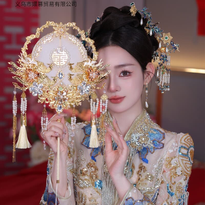 Champagne color bridal wedding Xiuhe dress round fan black frame new Chinese style double-sided finished covered golden round fan 9145